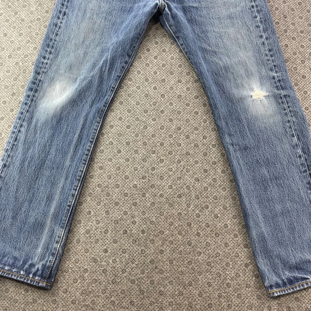 Levis 501 Original Fit Jeans Mens 32x30 Blue Denim Straight Leg Distressed